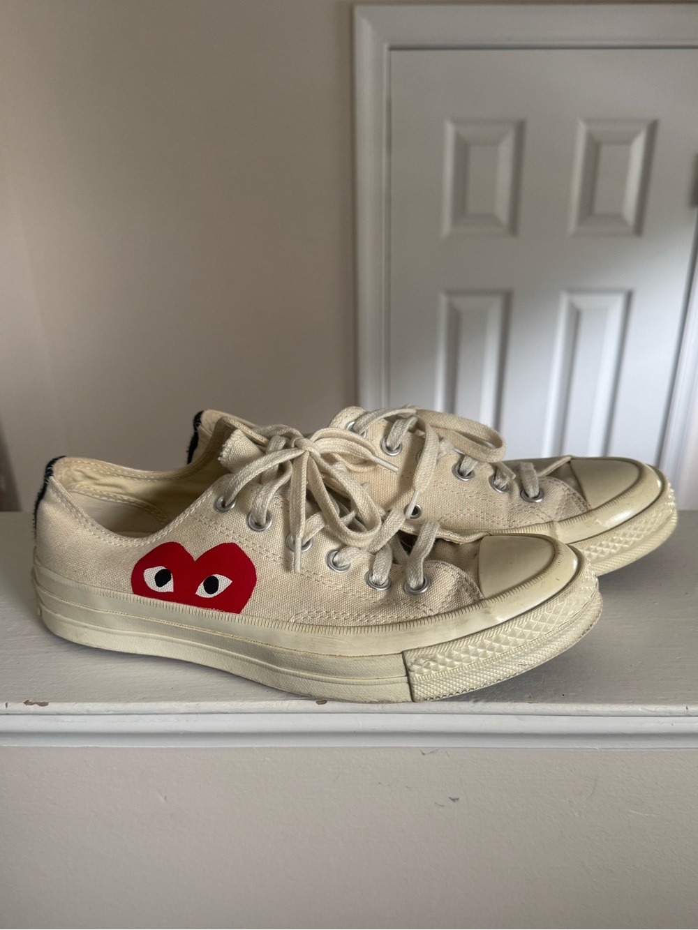 Comme des Garcons PLAY Cream Low-Top Sneakers with Red Heart